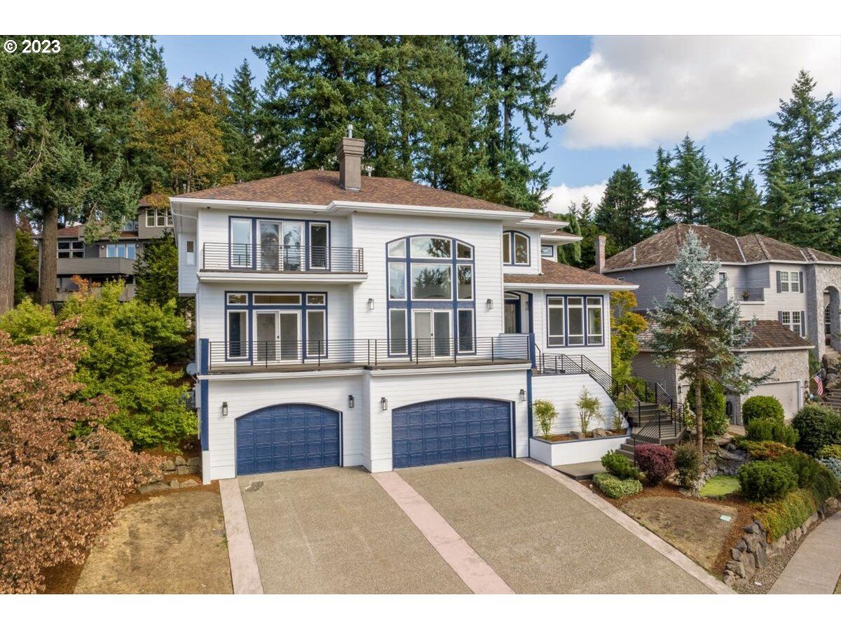 Property Photo: 2424 Remington Dr OR 97068