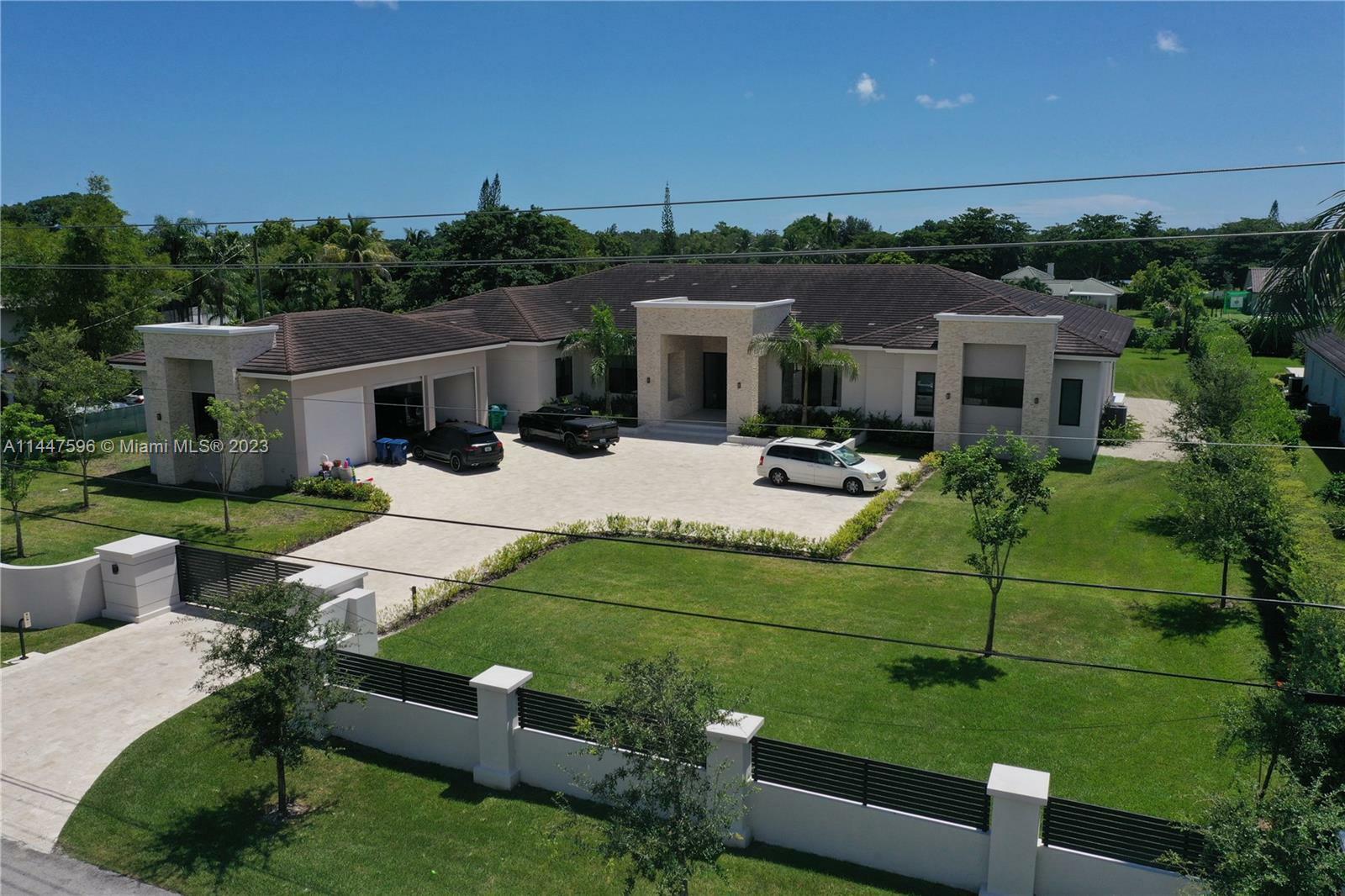 Property Photo: 10010 SW 60th St FL 33173