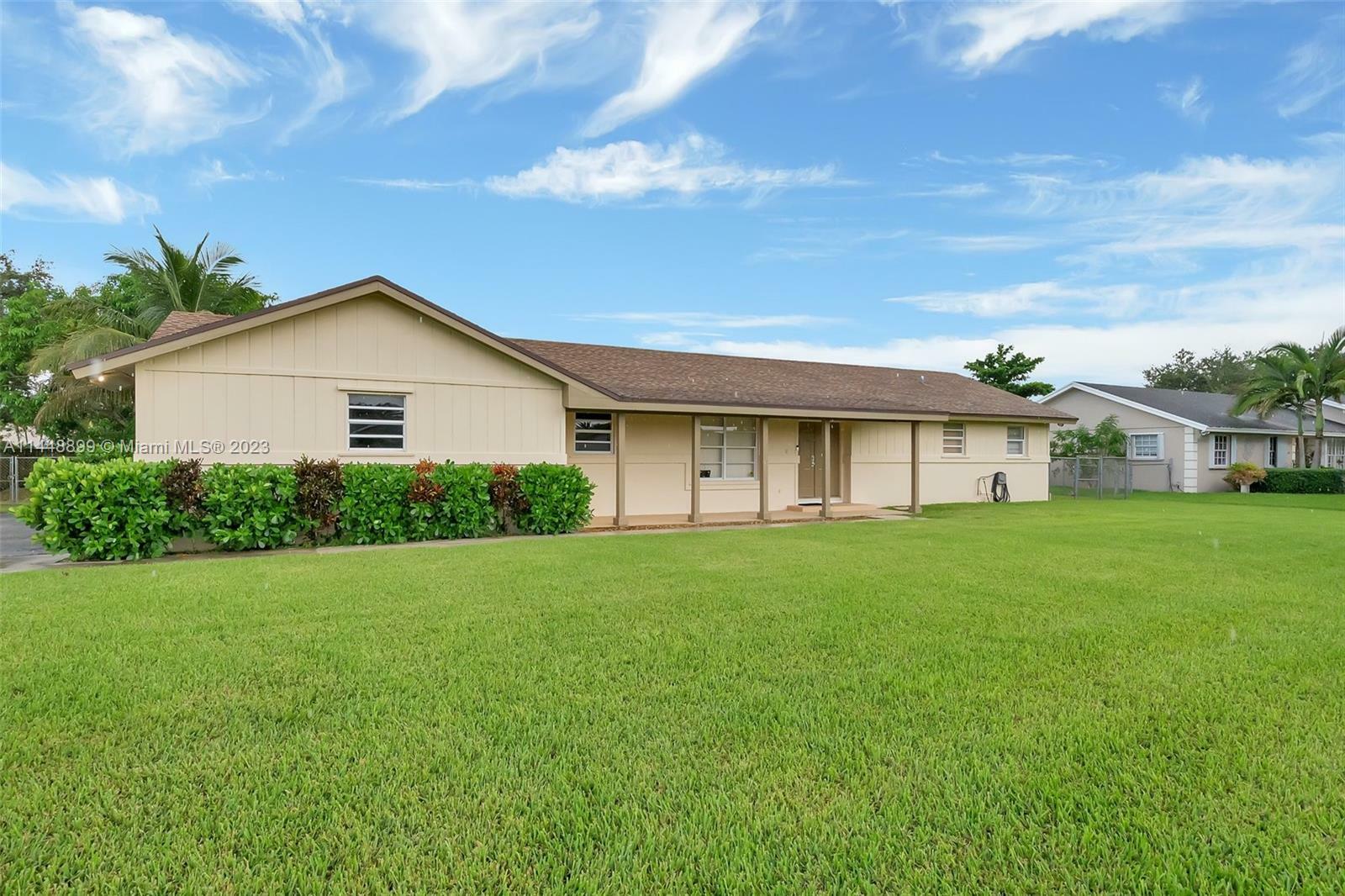 Property Photo: 1520 NW 19th St FL 33030