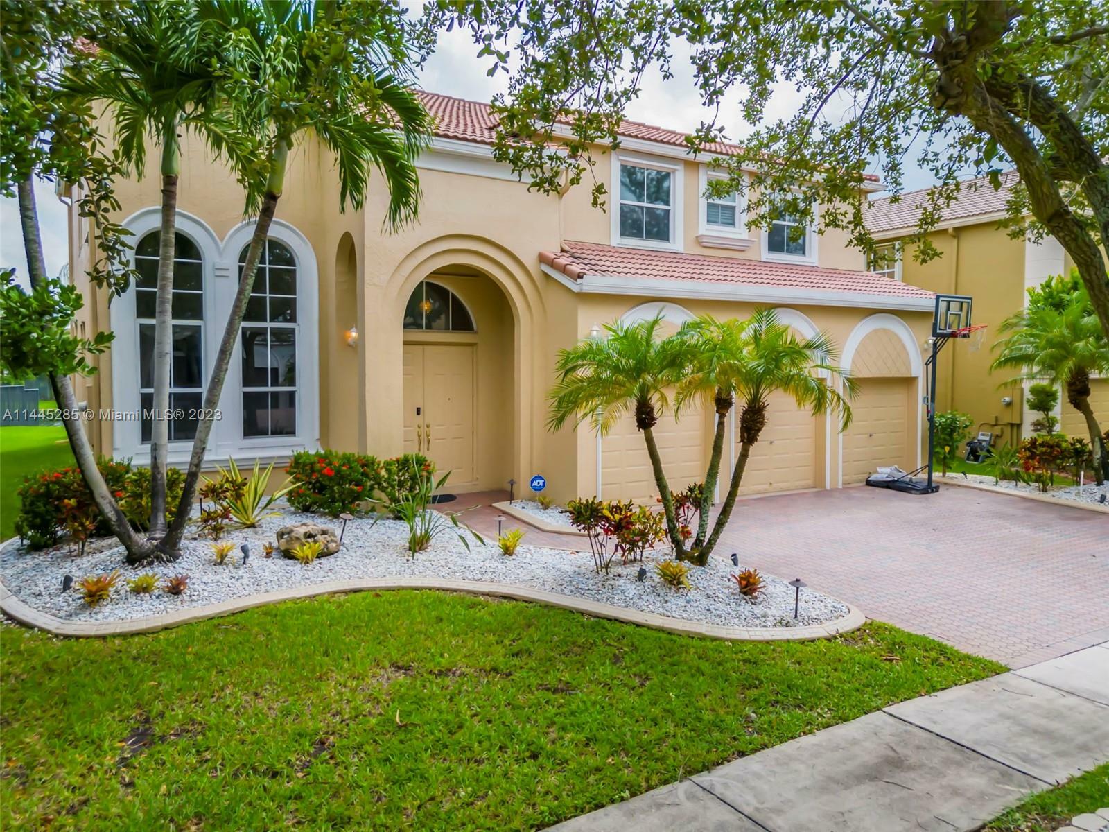 Property Photo: 16722 SW 12th St FL 33027