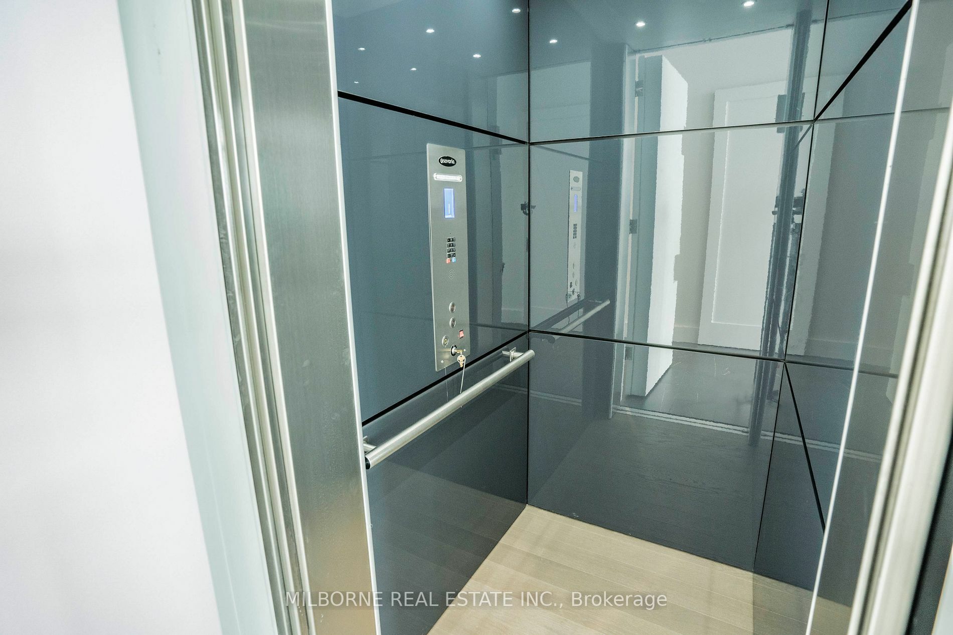 Property Photo:  1 Bloor St E 7503  ON M4W1A9 