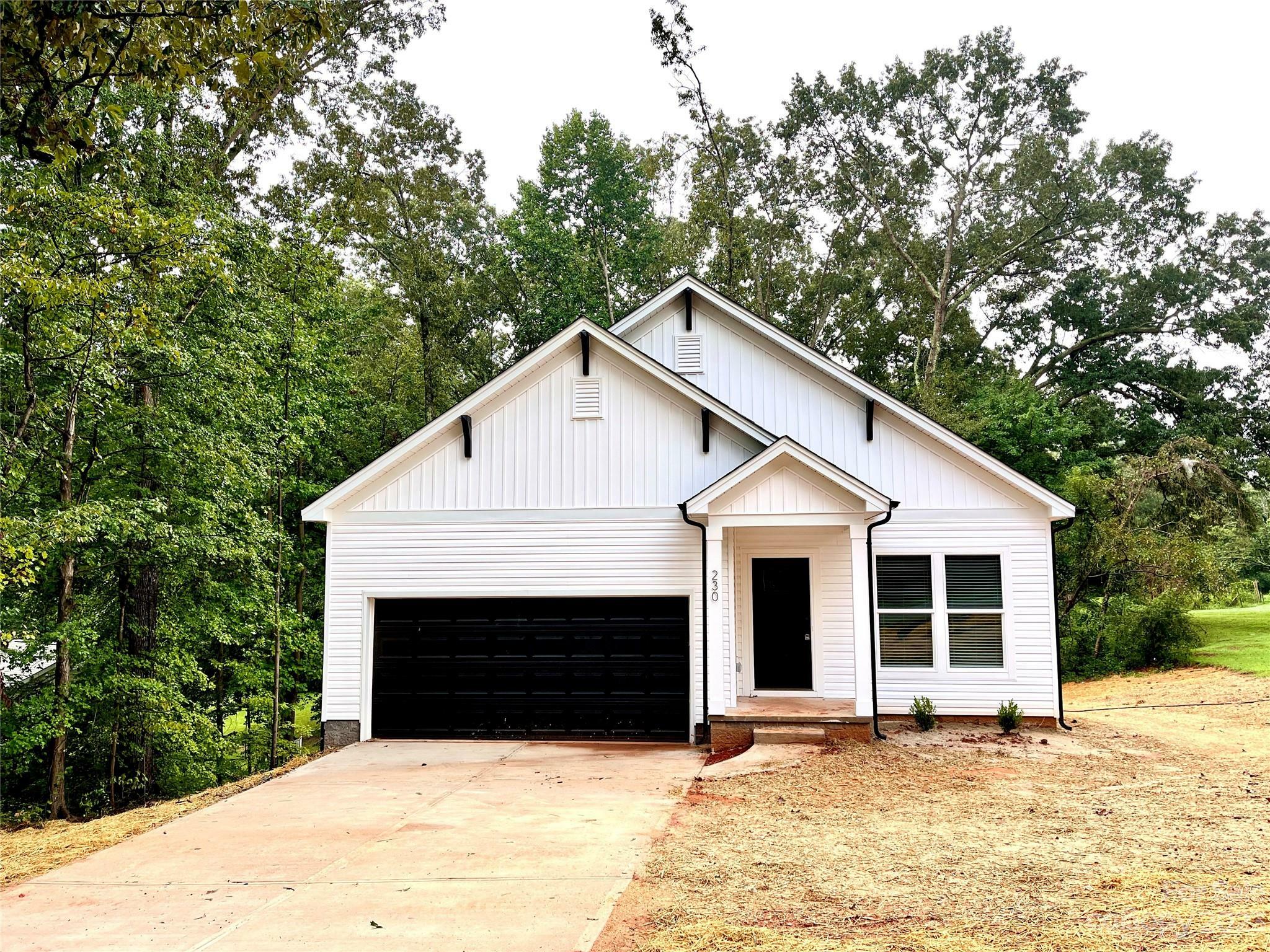 Property Photo:  230 Chestnut Lane  NC 28625 