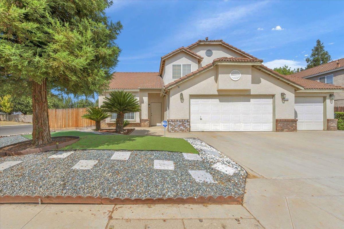 Property Photo:  5350 W Los Altos Avenue  CA 93722 
