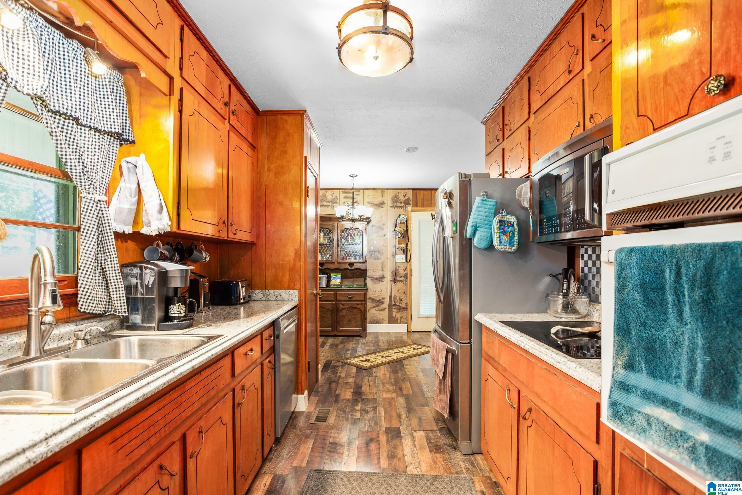 Property Photo: 806 Alexandria Road AL 36277