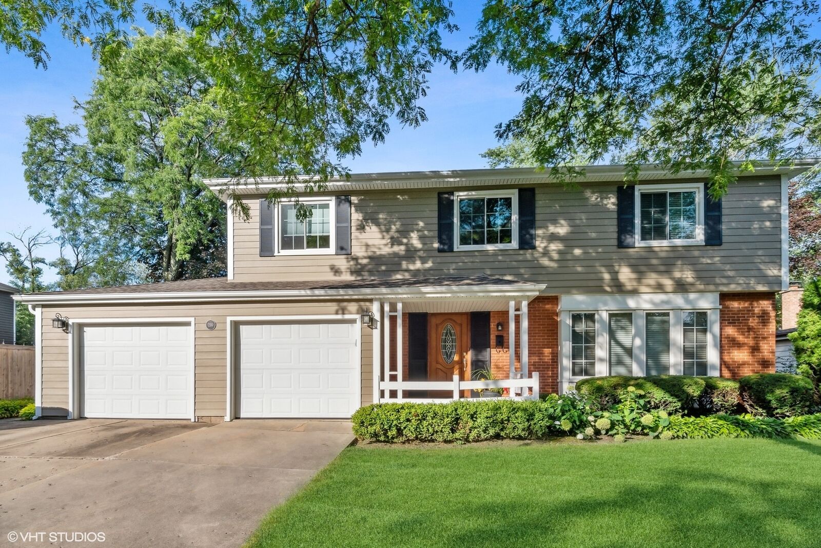 Property Photo: 210 Forestway Drive IL 60015