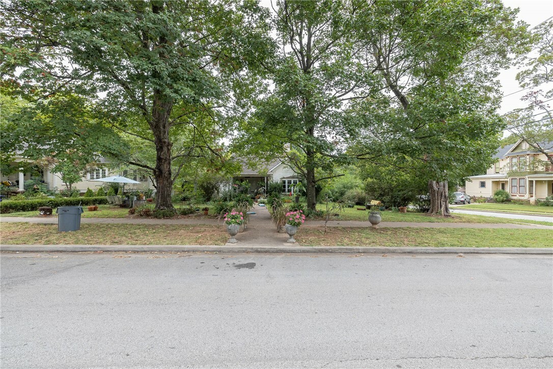 Property Photo:  433 Willow Avenue  AR 72701 