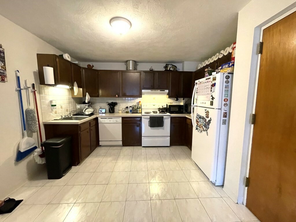 Property Photo: 6 McLean Pl 3 MA 02140