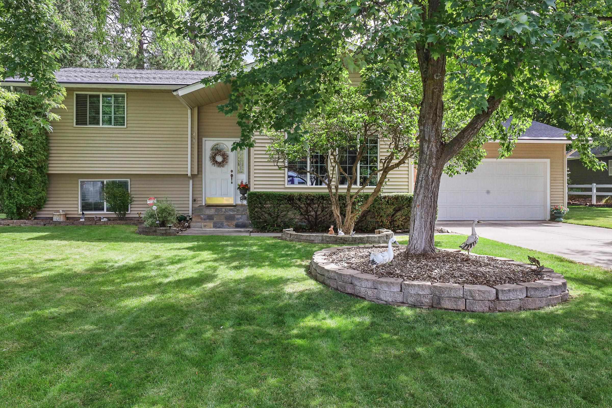 Property Photo: 11919 S Player Dr WA 99223
