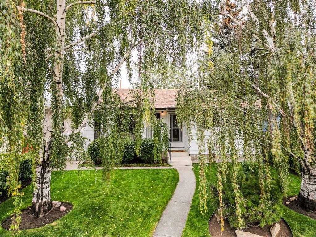 Property Photo: 139 Dover Meadow Close Southeast AB T2B2E4