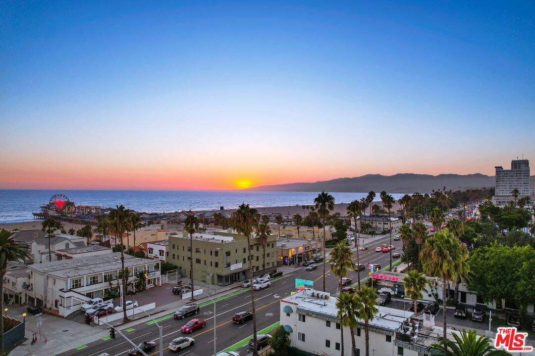 Property Photo:  1705  Ocean Ave 503  CA 90401 