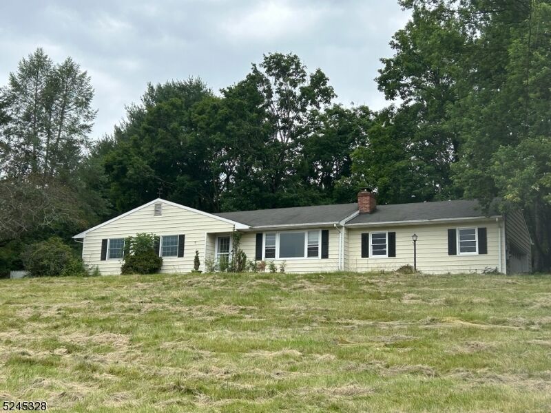 Property Photo: 7 Dunbar Ct NJ 08822
