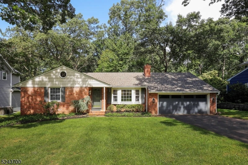 Property Photo:  2667 Crest Ln  NJ 07076 