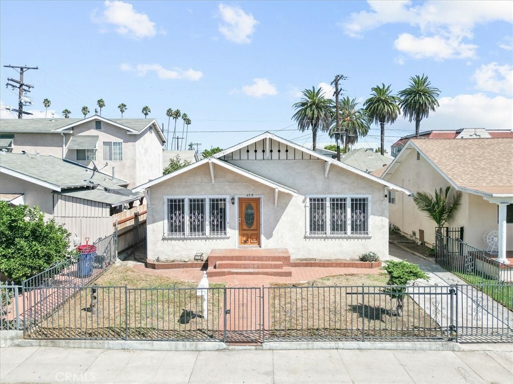 Property Photo:  338 Hobart Place  CA 90004 