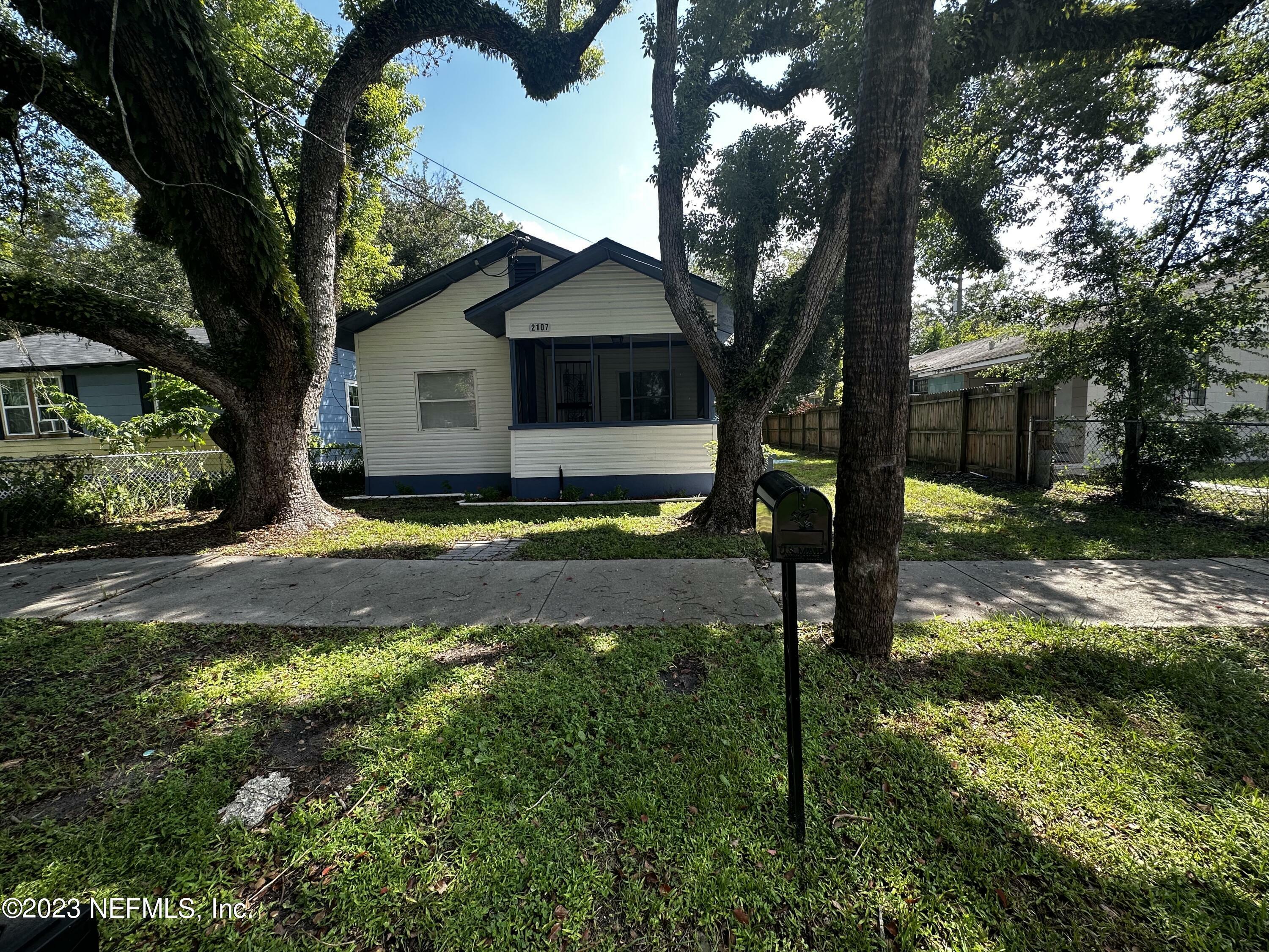 Property Photo: 2107 Egner Street FL 32206