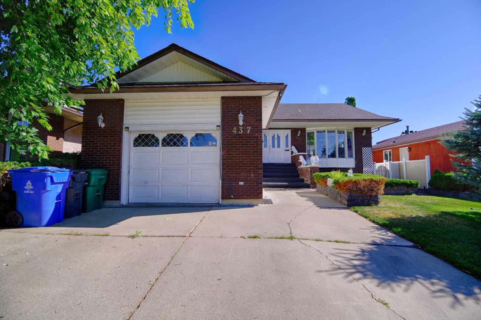 Property Photo: 437 Leaside Avenue S AB T1J 4G8