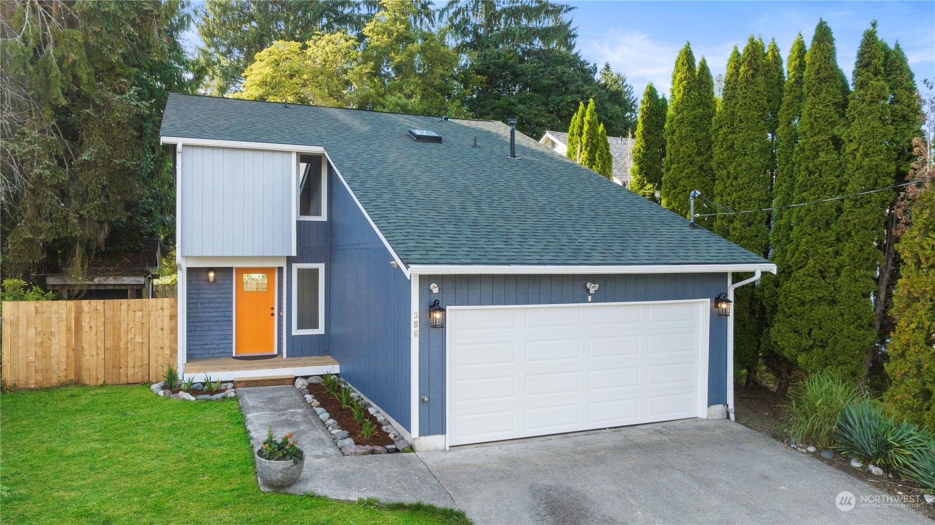 Property Photo:  306 Cascade Avenue  WA 98252 