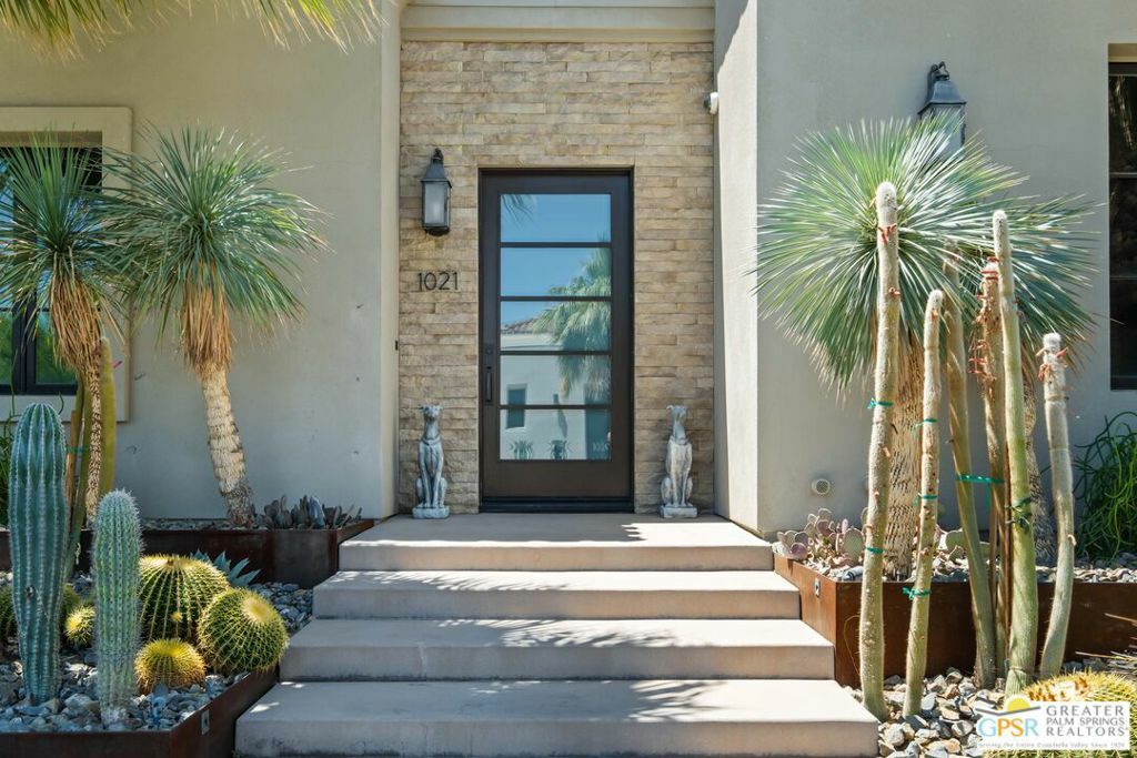 Property Photo: 1021 Via Dia CA 92264