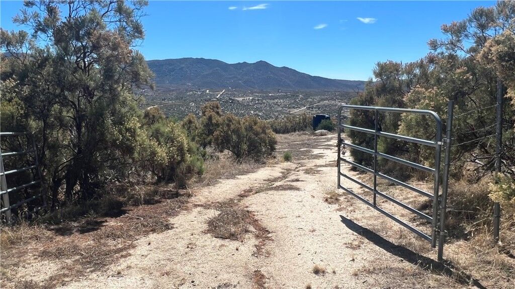 Property Photo: 53306 Barber Ln CA 92536