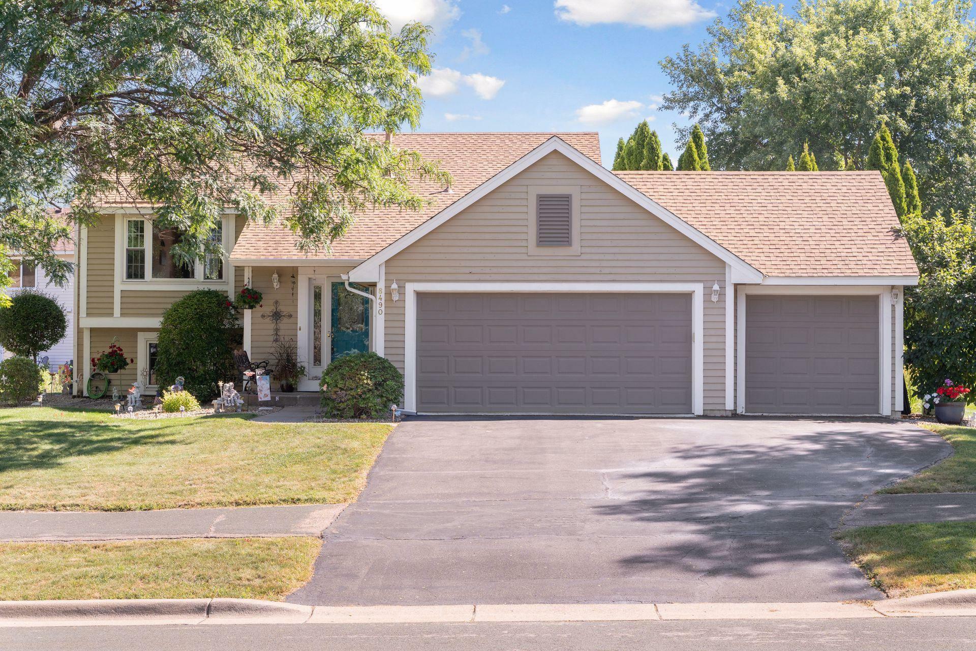 Property Photo: 8490 Pineview Lane N MN 55369