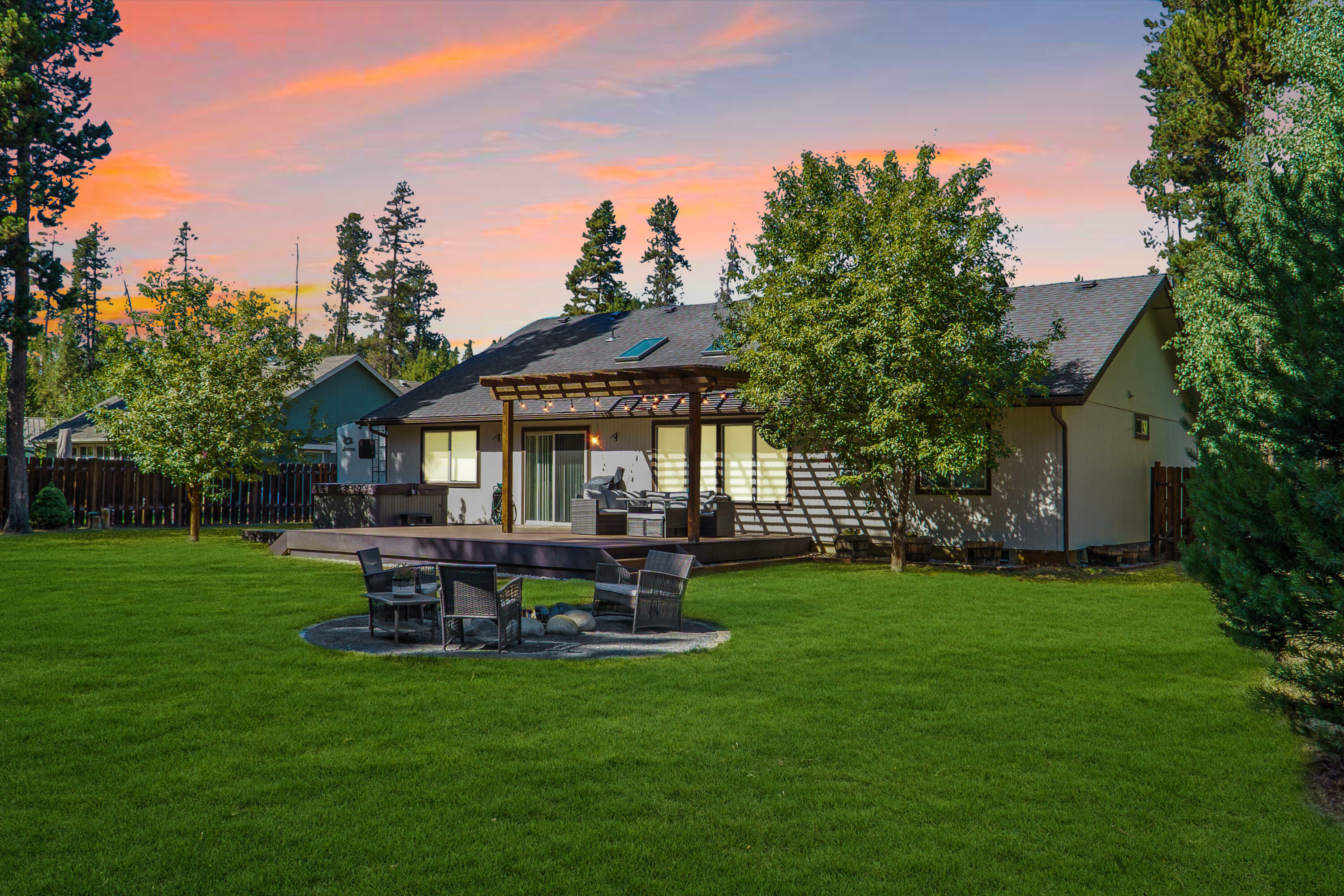 Property Photo: 16869 Downey Road OR 97707