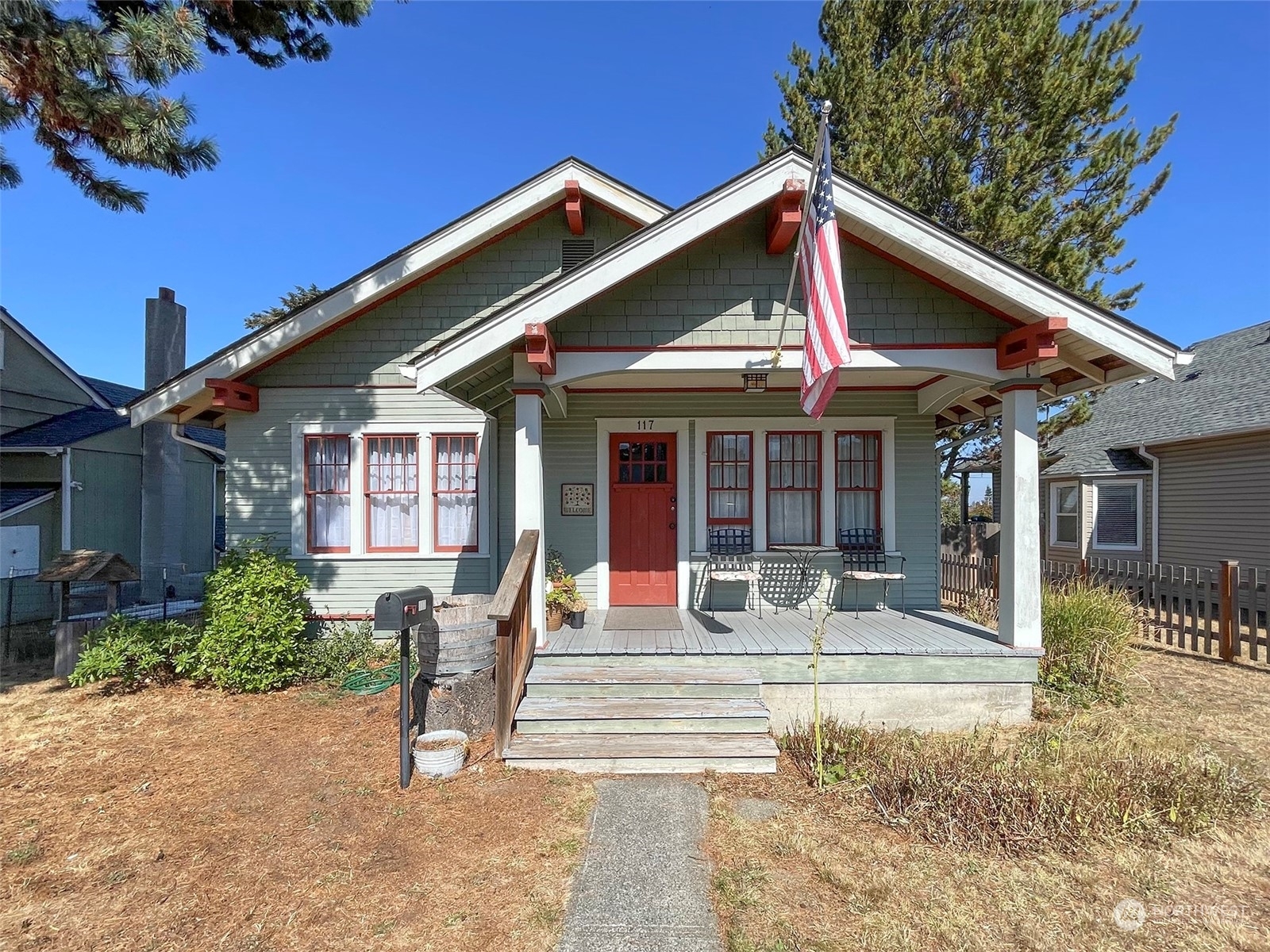 Property Photo:  117 W Tenth Street  WA 98362 