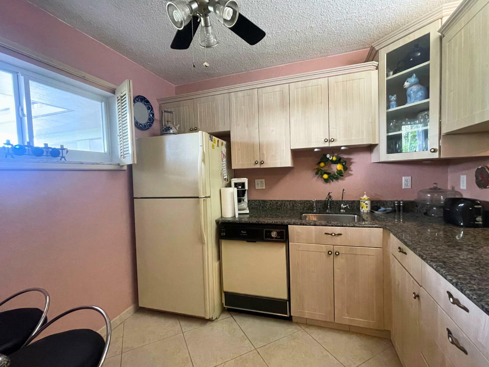 Property Photo:  2669 S Garden Drive 102  FL 33461 