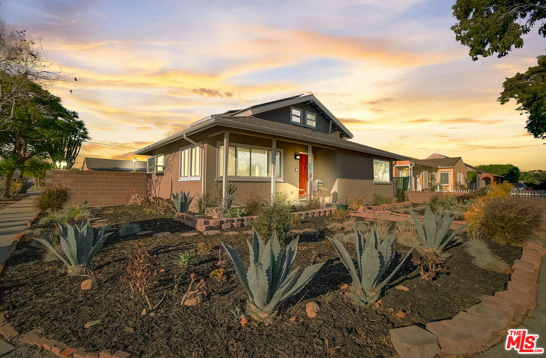 Property Photo: 5455 W 118th Pl CA 90304