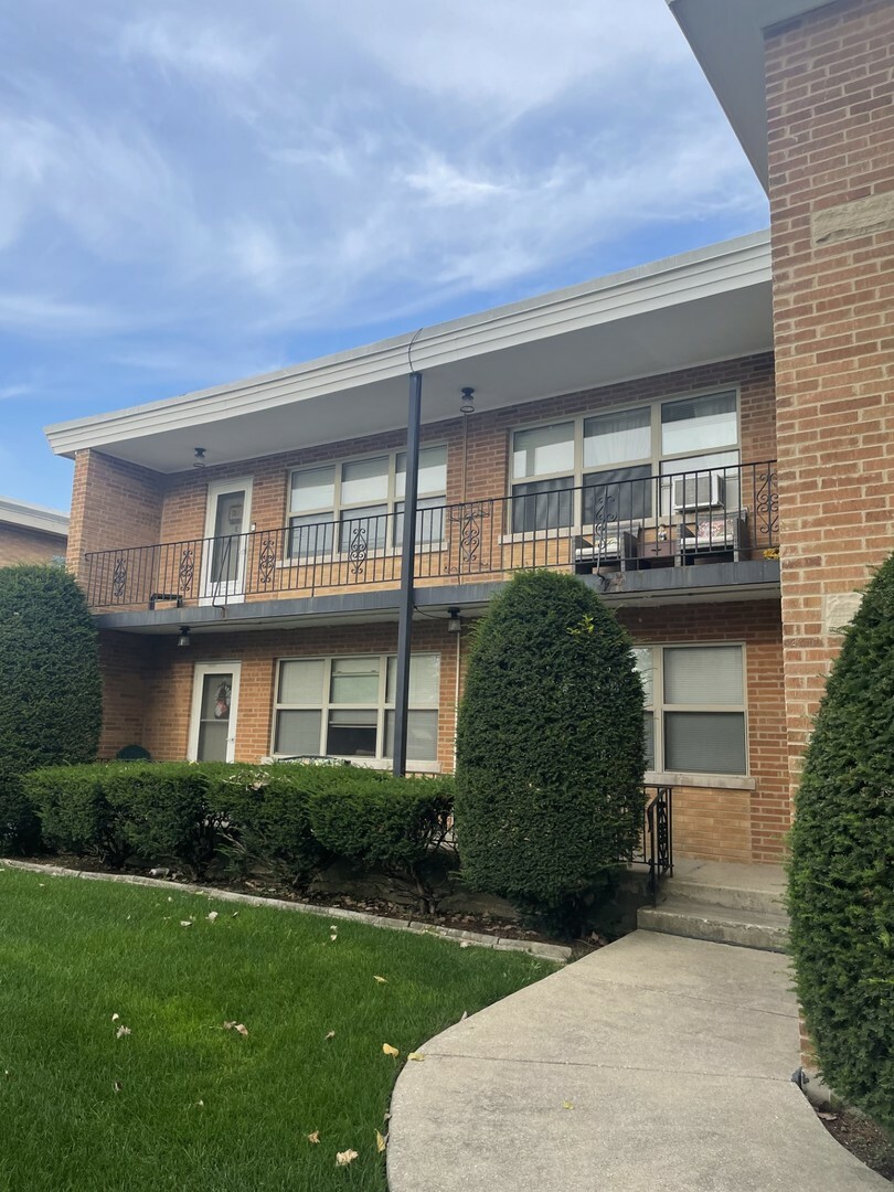 1235 Homestead Road E  La Grange Park IL 60526 photo