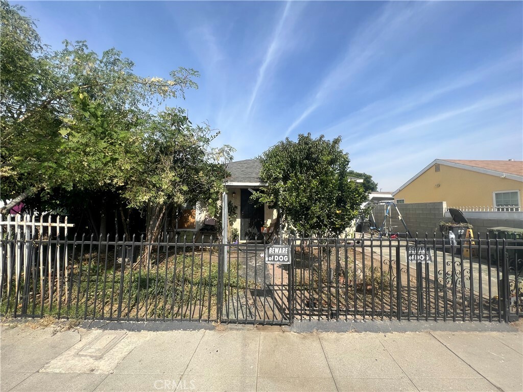 Property Photo: 829 W Plum Street CA 90222