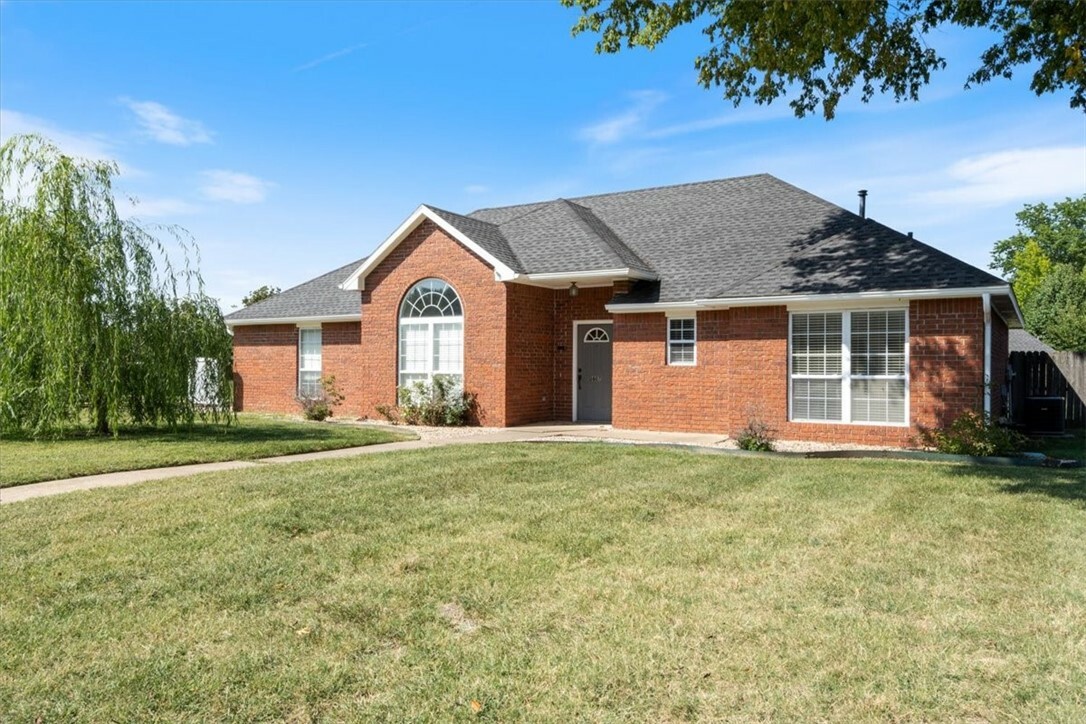 Property Photo:  3607 W Center Street  AR 72756 