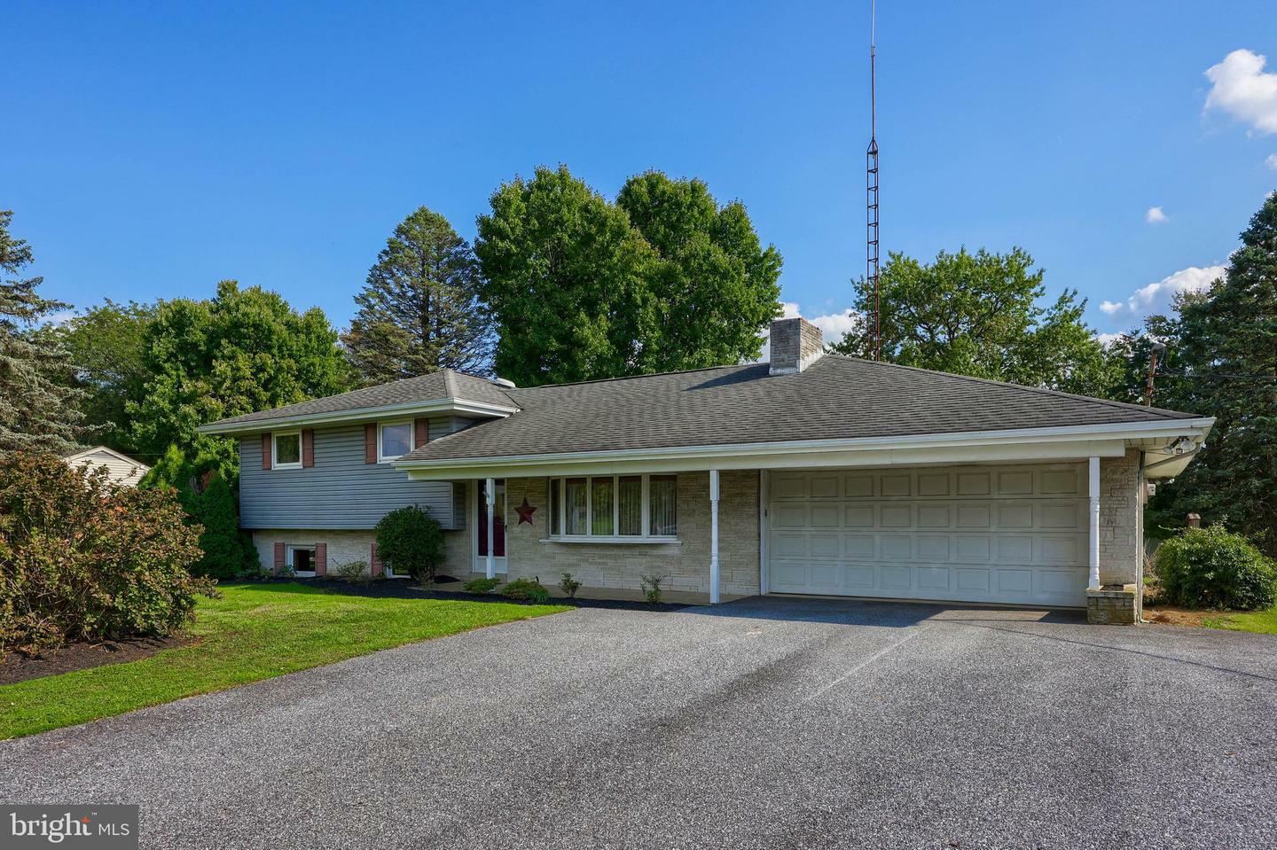 Property Photo:  1716 Pioneer Road  PA 17602 