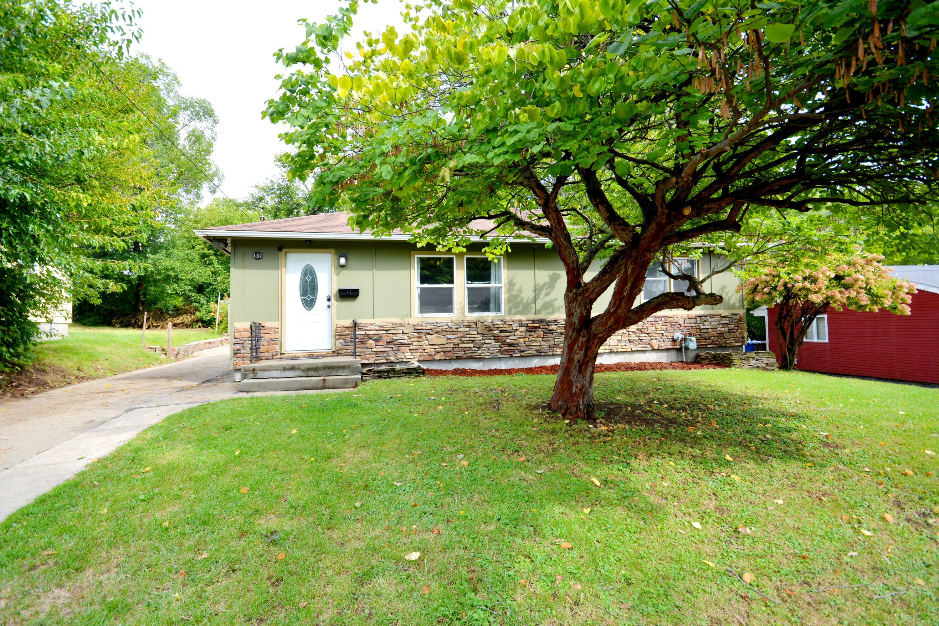 Property Photo: 307 Hughes Avenue IA 50315