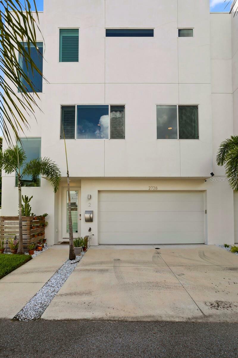 Property Photo:  2728 N Ridgewood Avenue 2  FL 33602 