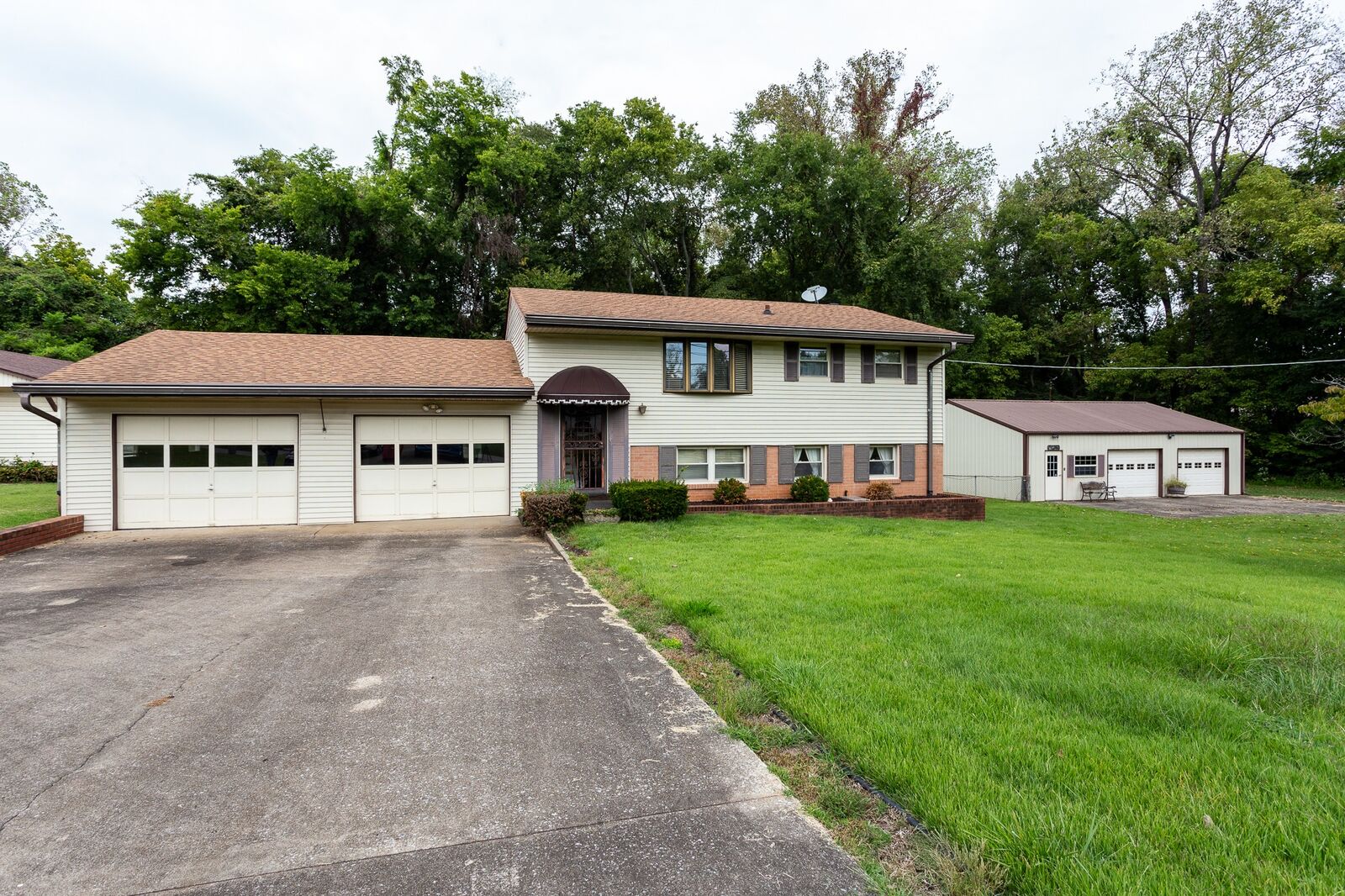 Property Photo:  95 Airport Road  TN 37042 