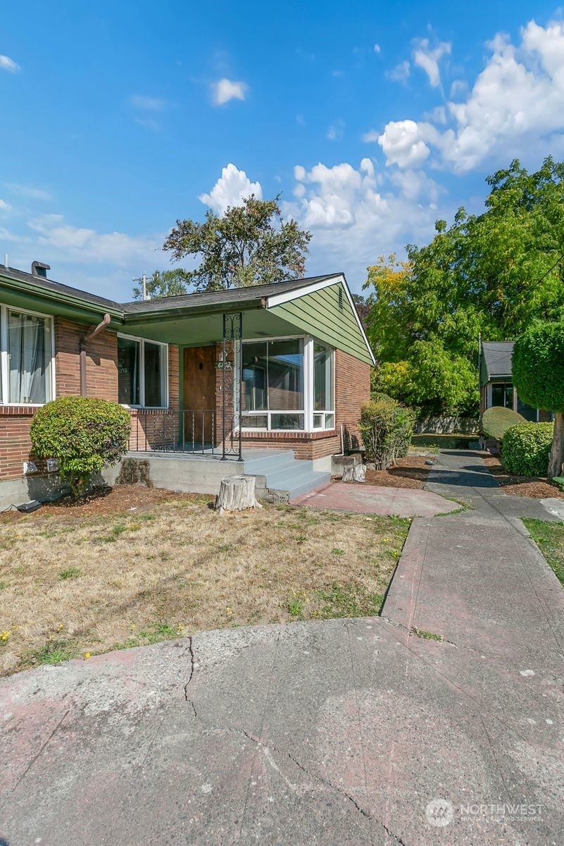 Property Photo: 6700 Rainier Avenue S WA 98118