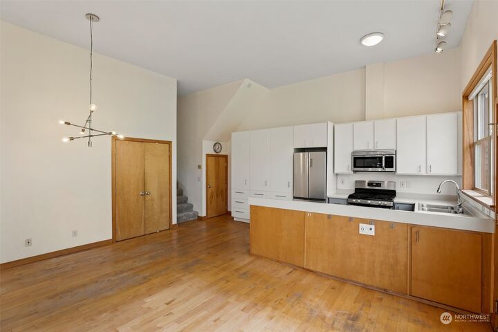 Property Photo: 6000 17th Avenue SW G13 WA 98106