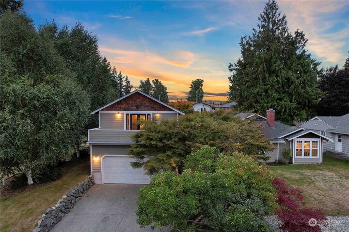 House for sale in Everett 400 Park Place, Everett, WA 98203