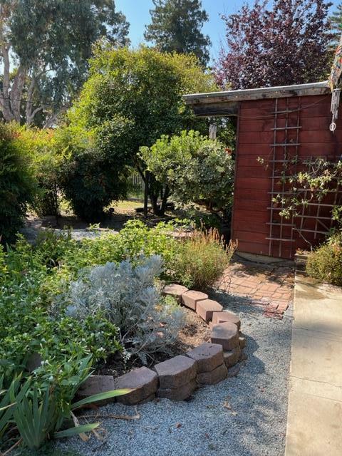 Property Photo: 748 Kendall Av CA 94306