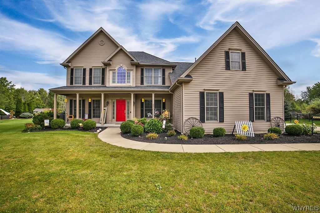Property Photo:  1225 Majestic Woods Drive  NY 14072 