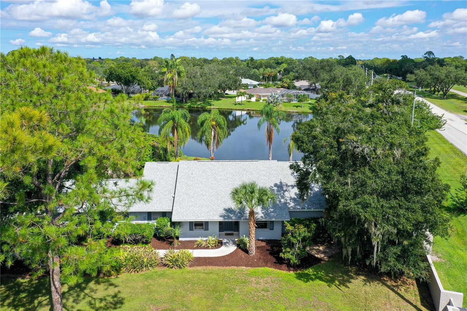 Property Photo:  8021 Timber Lake Lane  FL 34243 