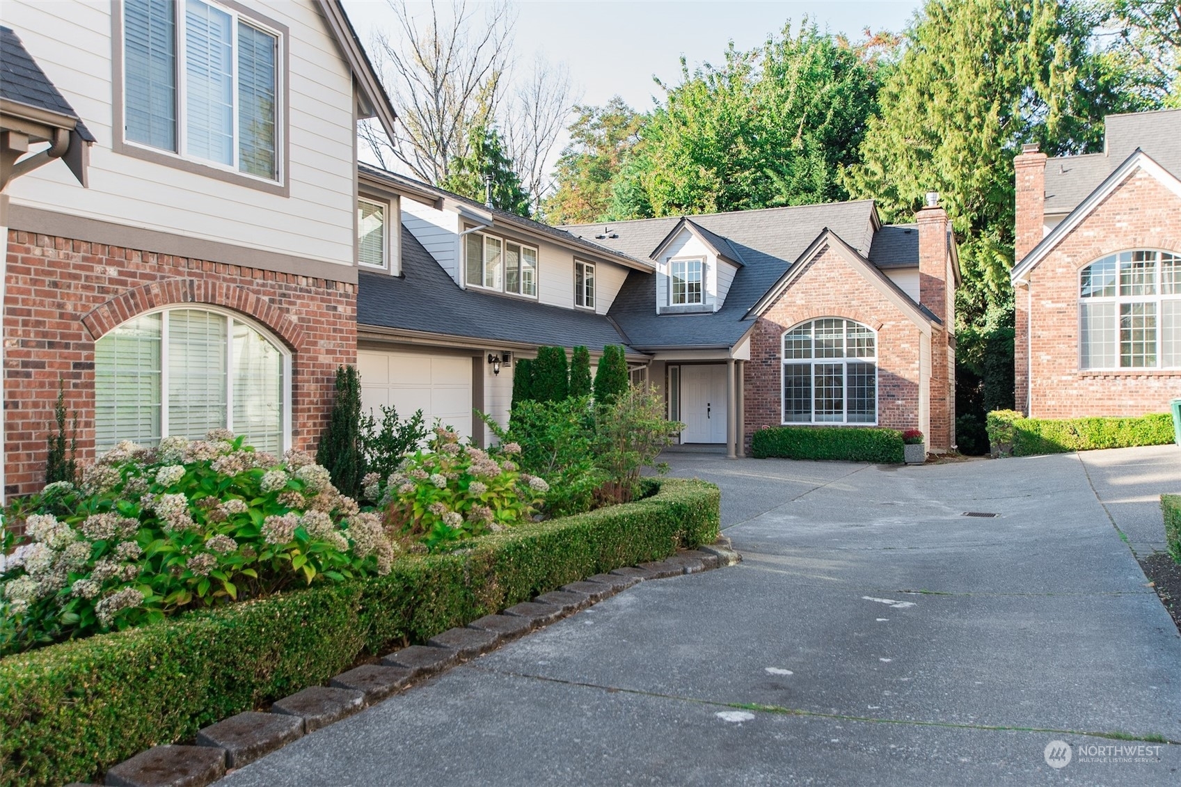 Property Photo: 6916 117th Drive NE WA 98033