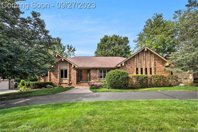 Property Photo:  20419 Woodcreek  Boulevard  MI 48167 