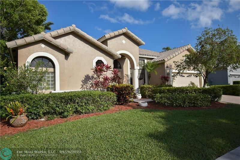 Property Photo: 10057 Umberland Pl FL 33428