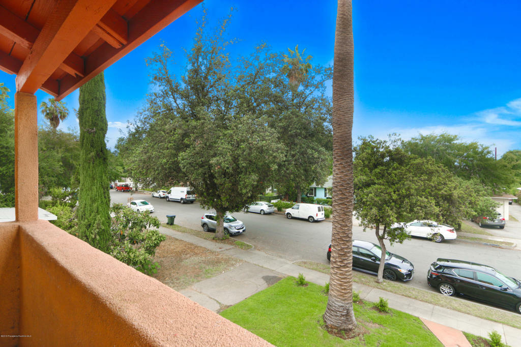 Property Photo:  123 S Grand Oaks Avenue 4  CA  