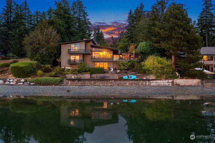 House for sale in Vashon 23001 Kingsbury Road SW, Vashon, WA 98070