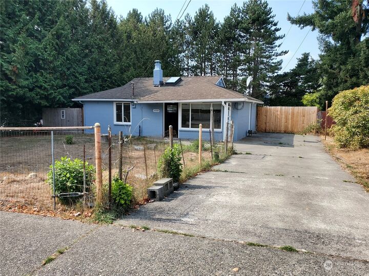 Property Photo:  24304 59th Avenue W  WA 98403