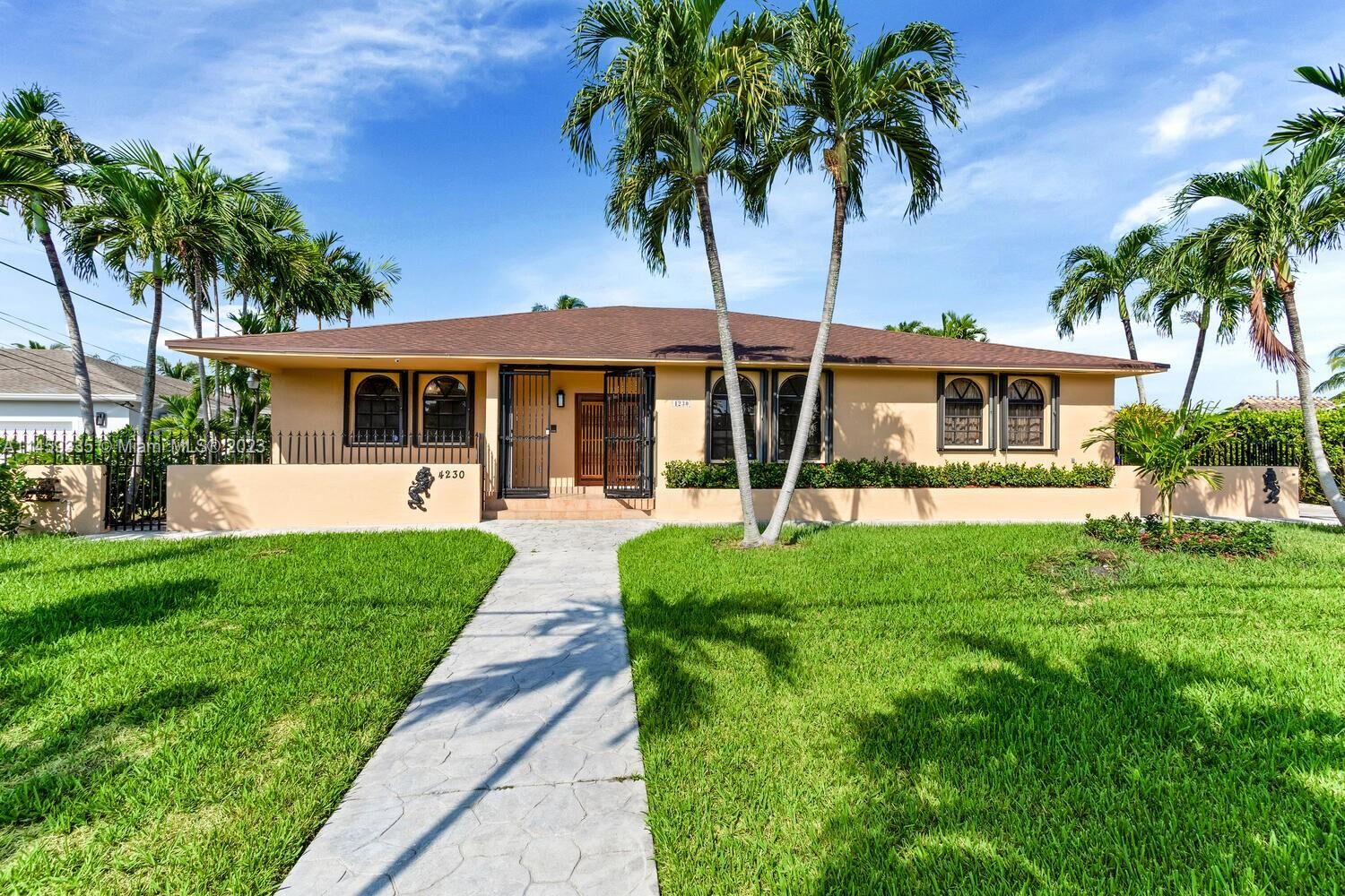 Property Photo:  4230 SW 96 Ave  FL 33165 