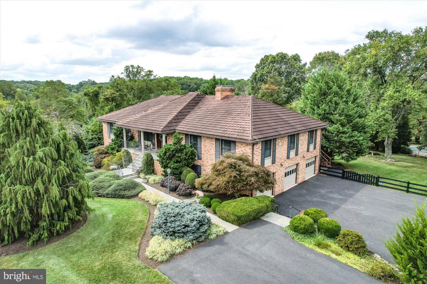 Property Photo: 12624 Wycklow Drive VA 20124
