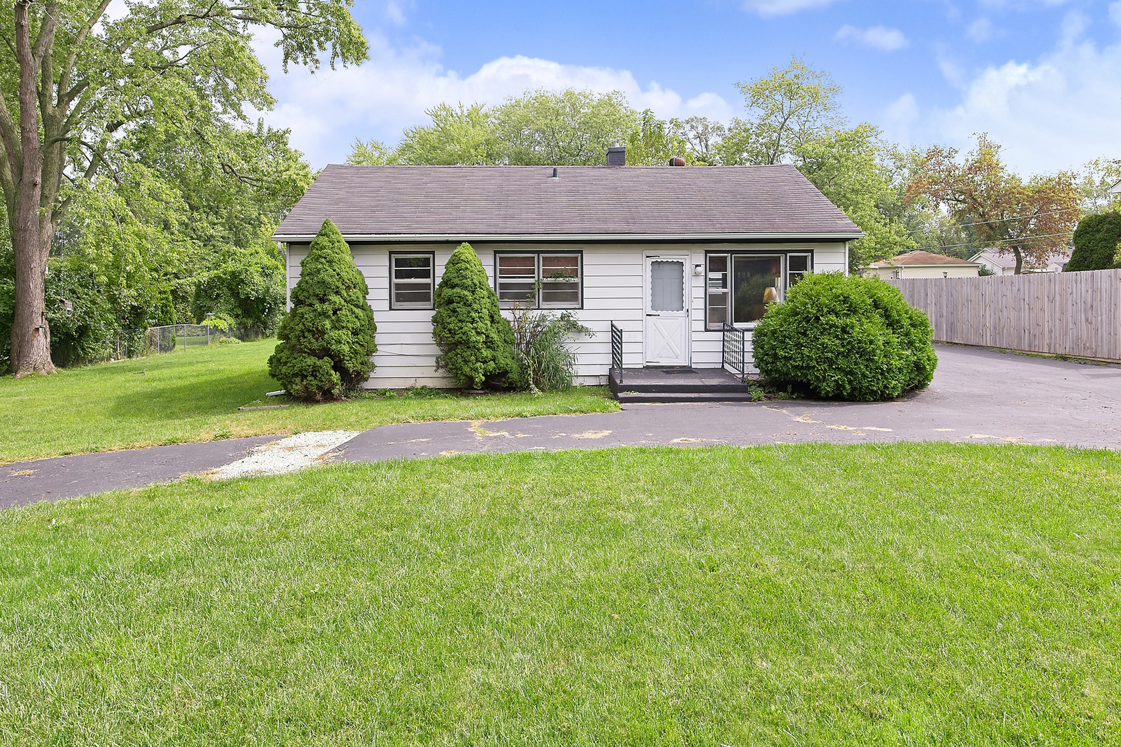 Property Photo:  38609 Linden Avenue  IL 60099 