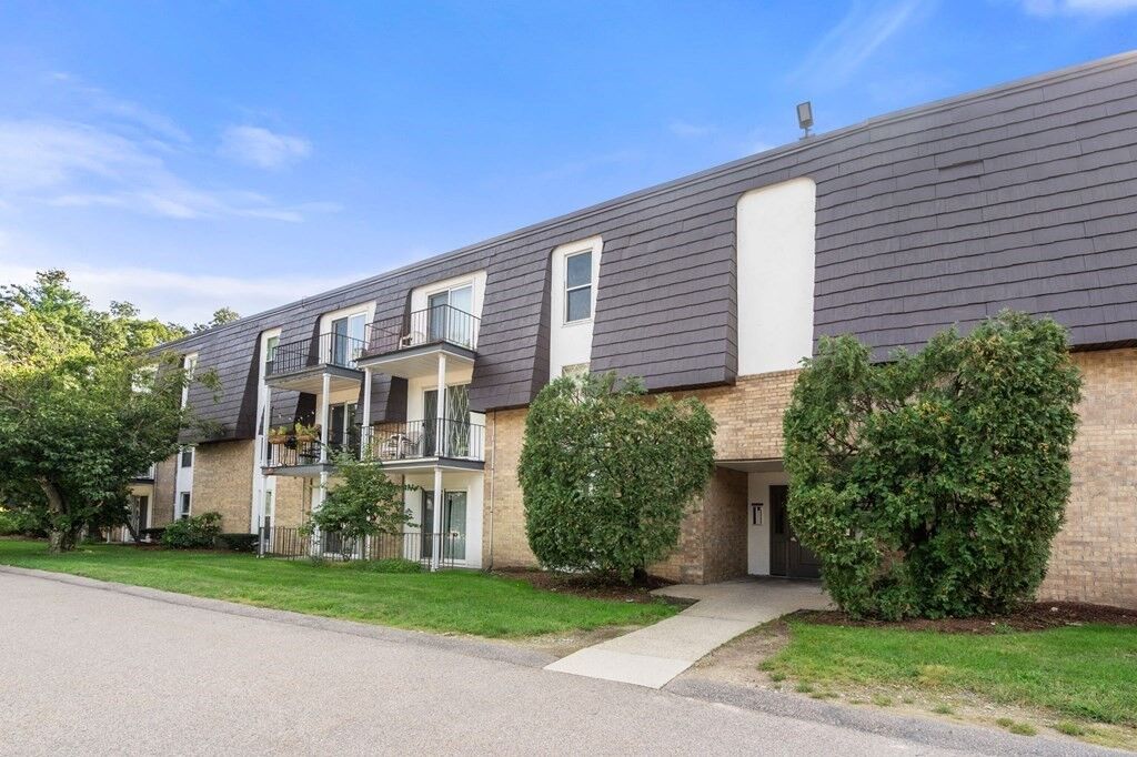 Property Photo:  10 Shadowbrook Lane 45  MA 01757 